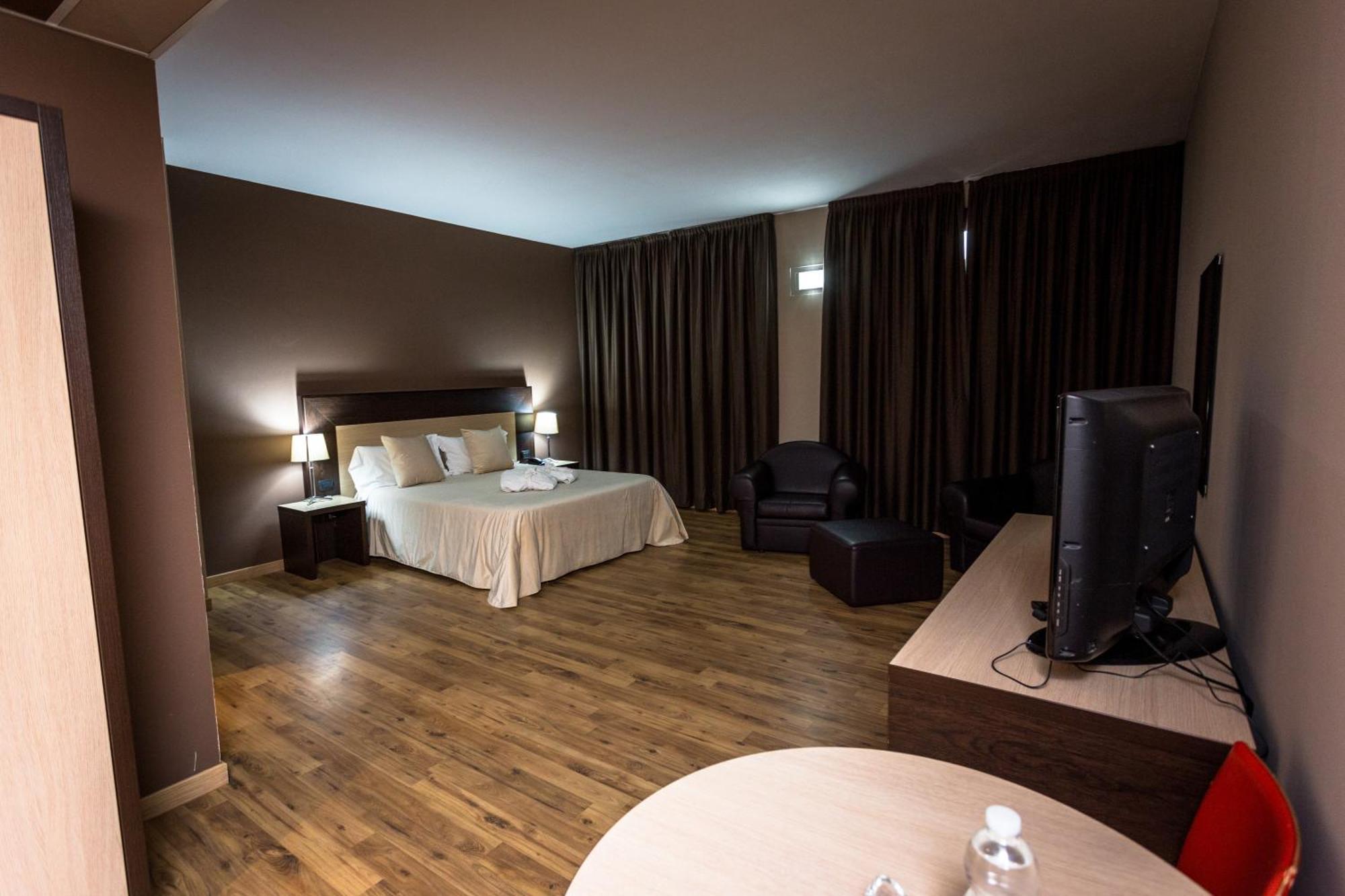 Hotel Don Camillo Brescello Buitenkant foto